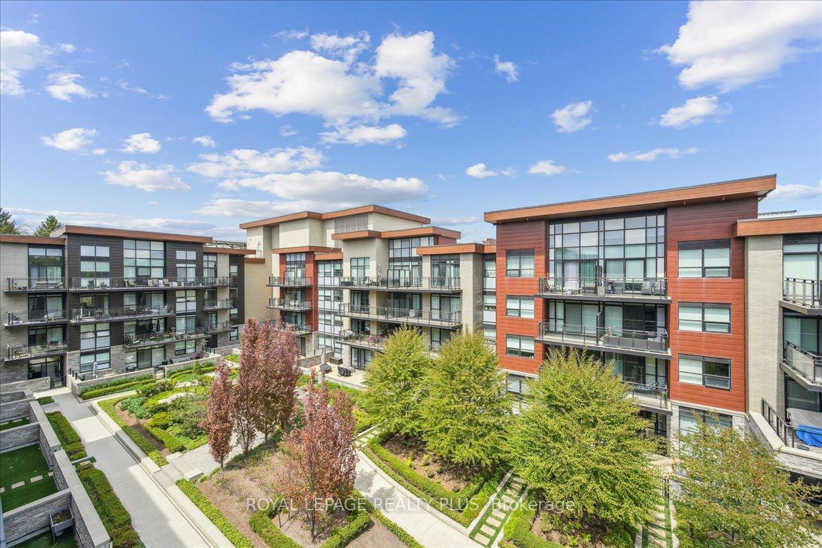 3 Bedrooms Condo at 1575 Lakeshore, Mississauga For sale