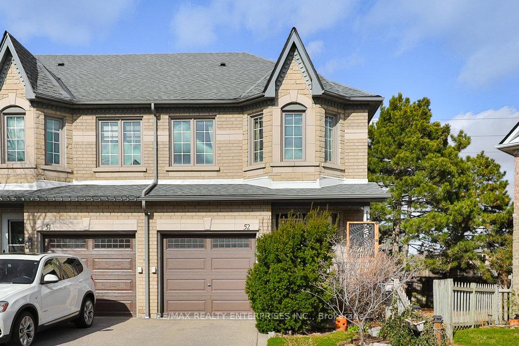 3 Bedrooms Condo at 455 Apache, Mississauga For sale