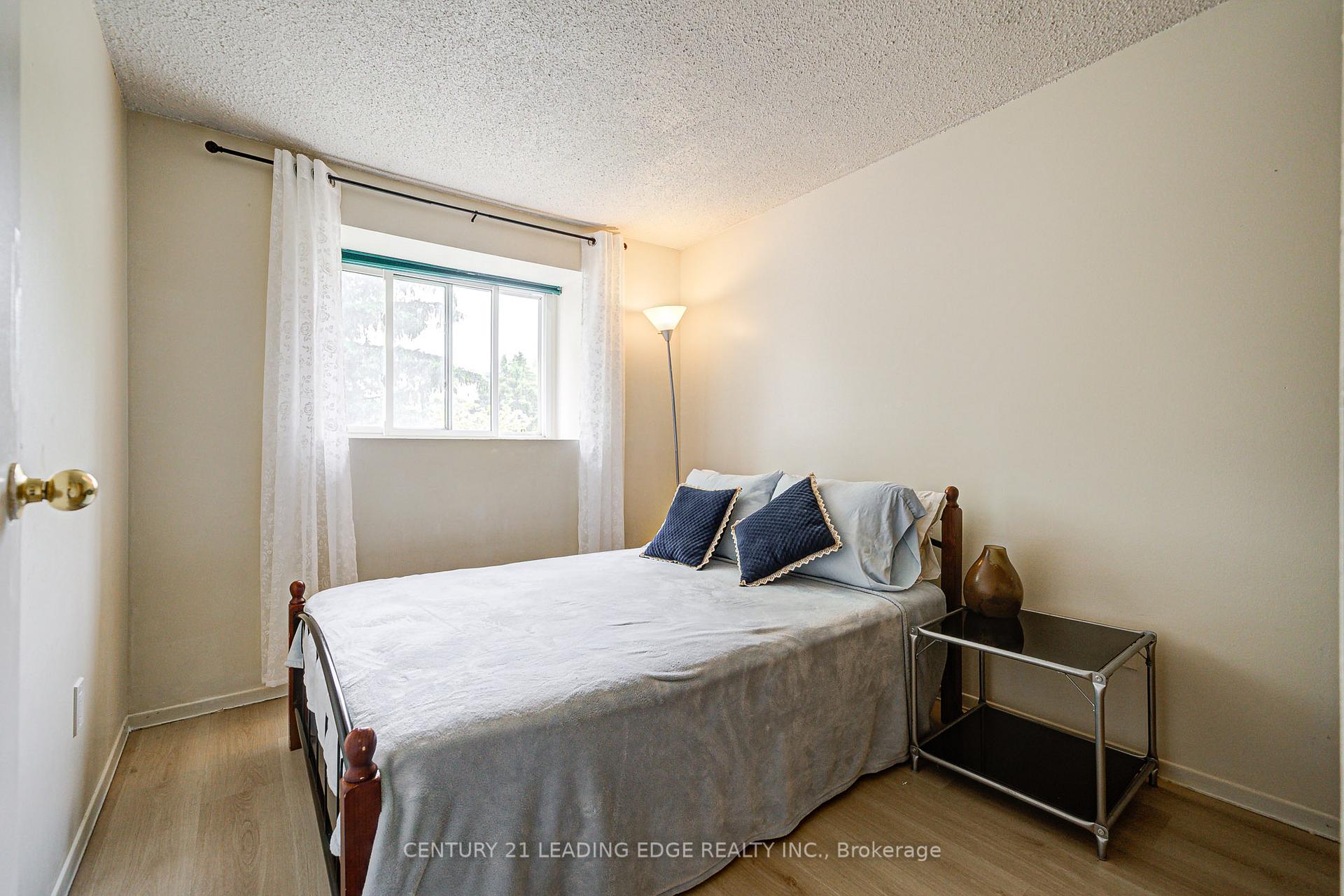 5 Bedrooms Condo at 25 Collinsgrove, Toronto For sale
