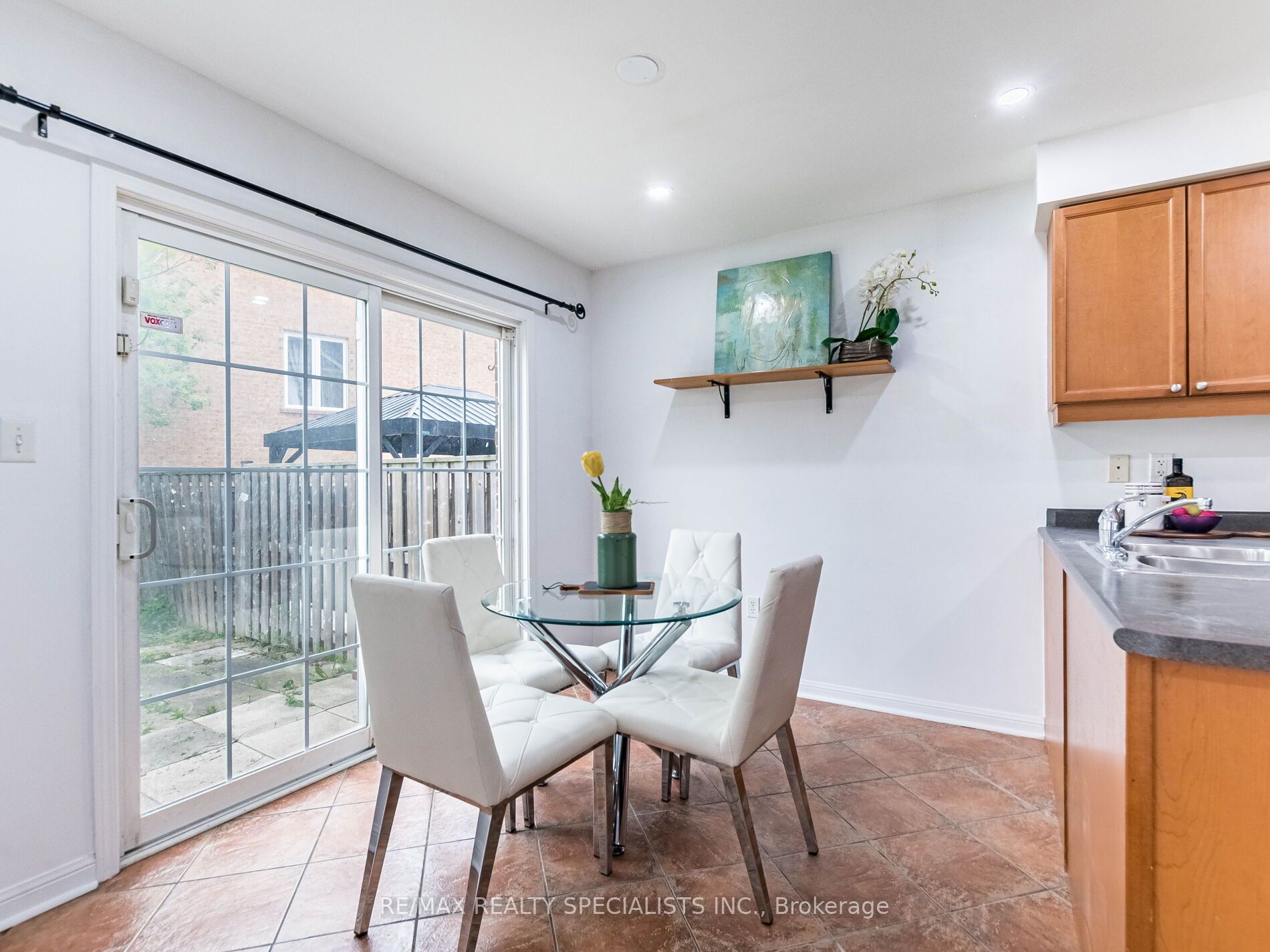 105 DECKER HOLLOW Circle