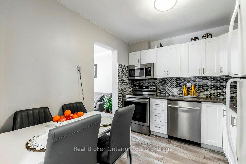 3 Bedrooms Condo at 610 Barton,  Hamilton For sale