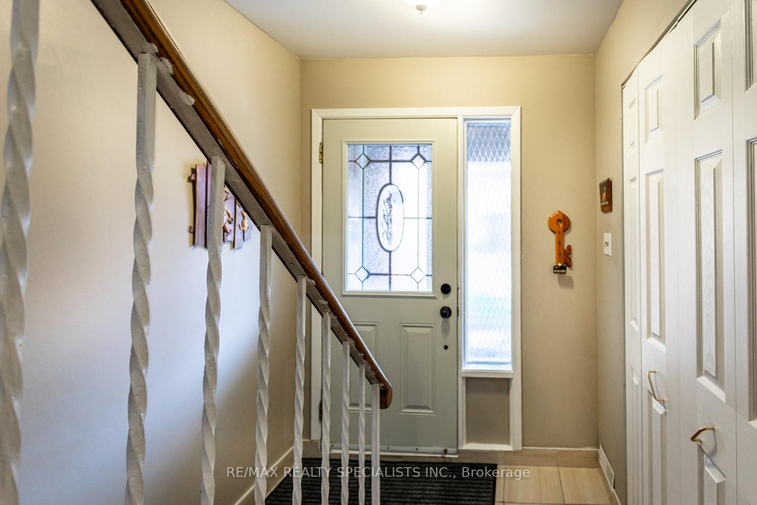 5 Bedrooms Condo at 405 Hyacinthe, Mississauga For sale