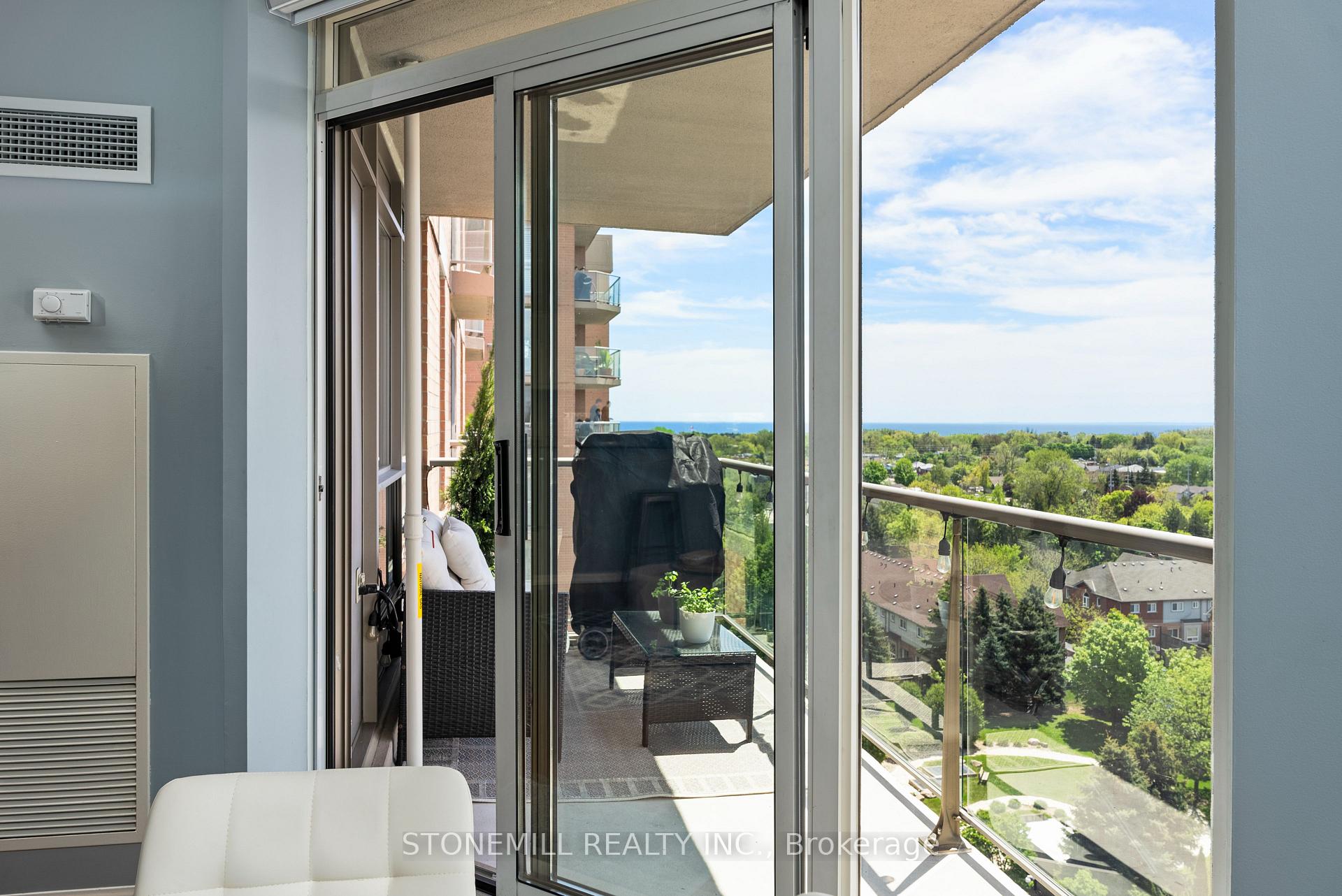 2 Bedrooms Condo at 1150 Parkwest, Mississauga For sale
