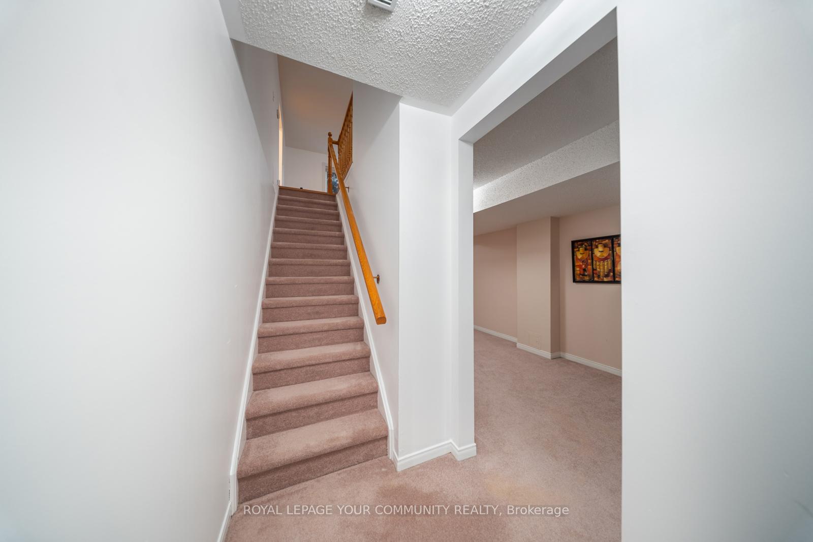 3 Bedrooms Condo at 5865 Dalebrook, Mississauga For sale