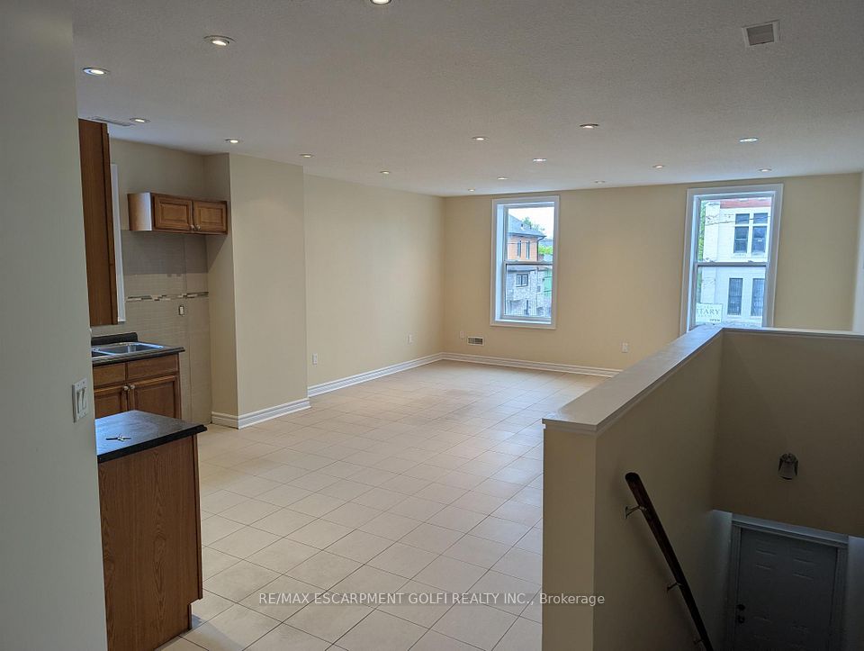 #2 - 5052 Victoria Avenue, Niagara Falls, ON L2E 4E1