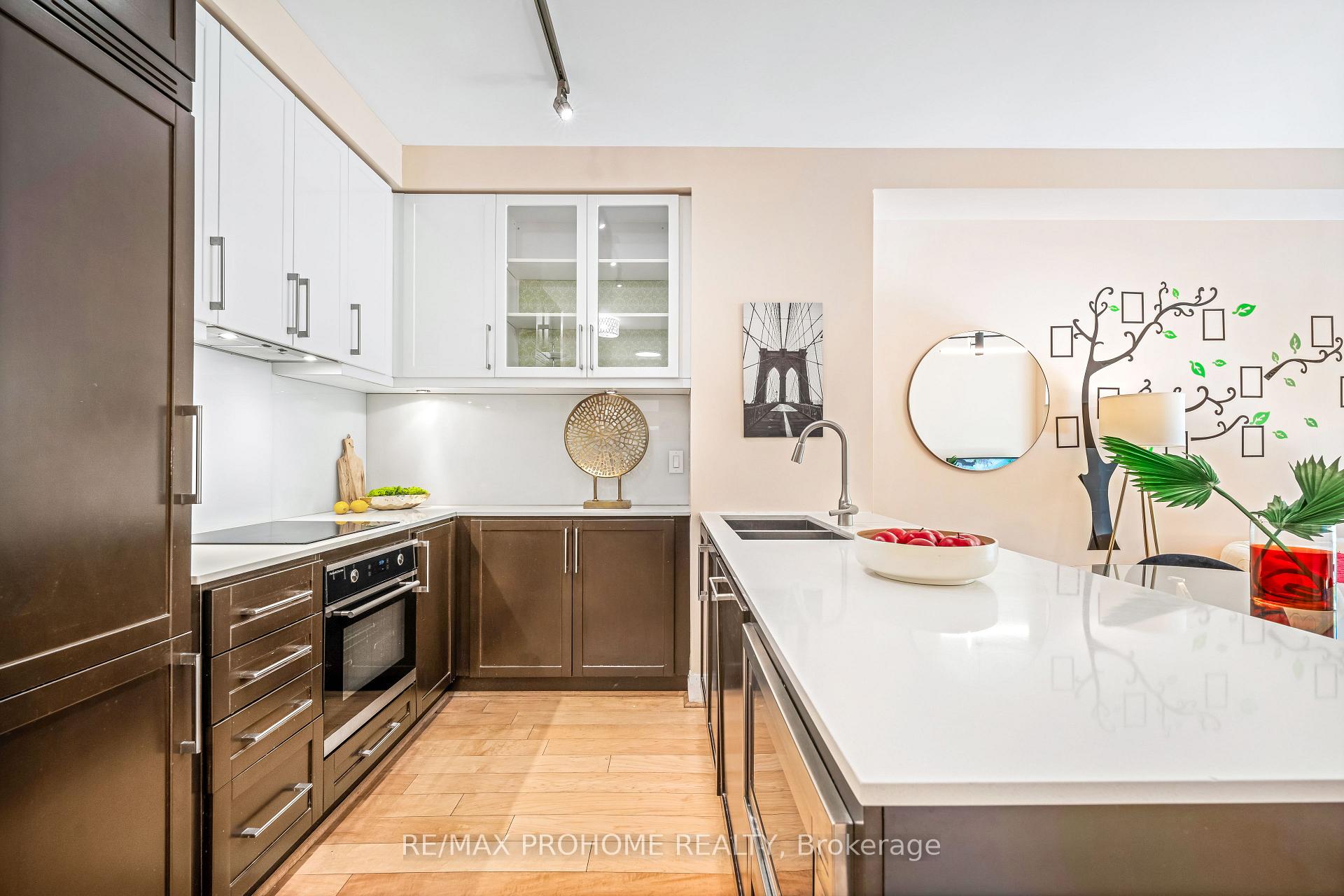 2 Bedrooms Condo at 21 Clairtrell, Toronto For sale
