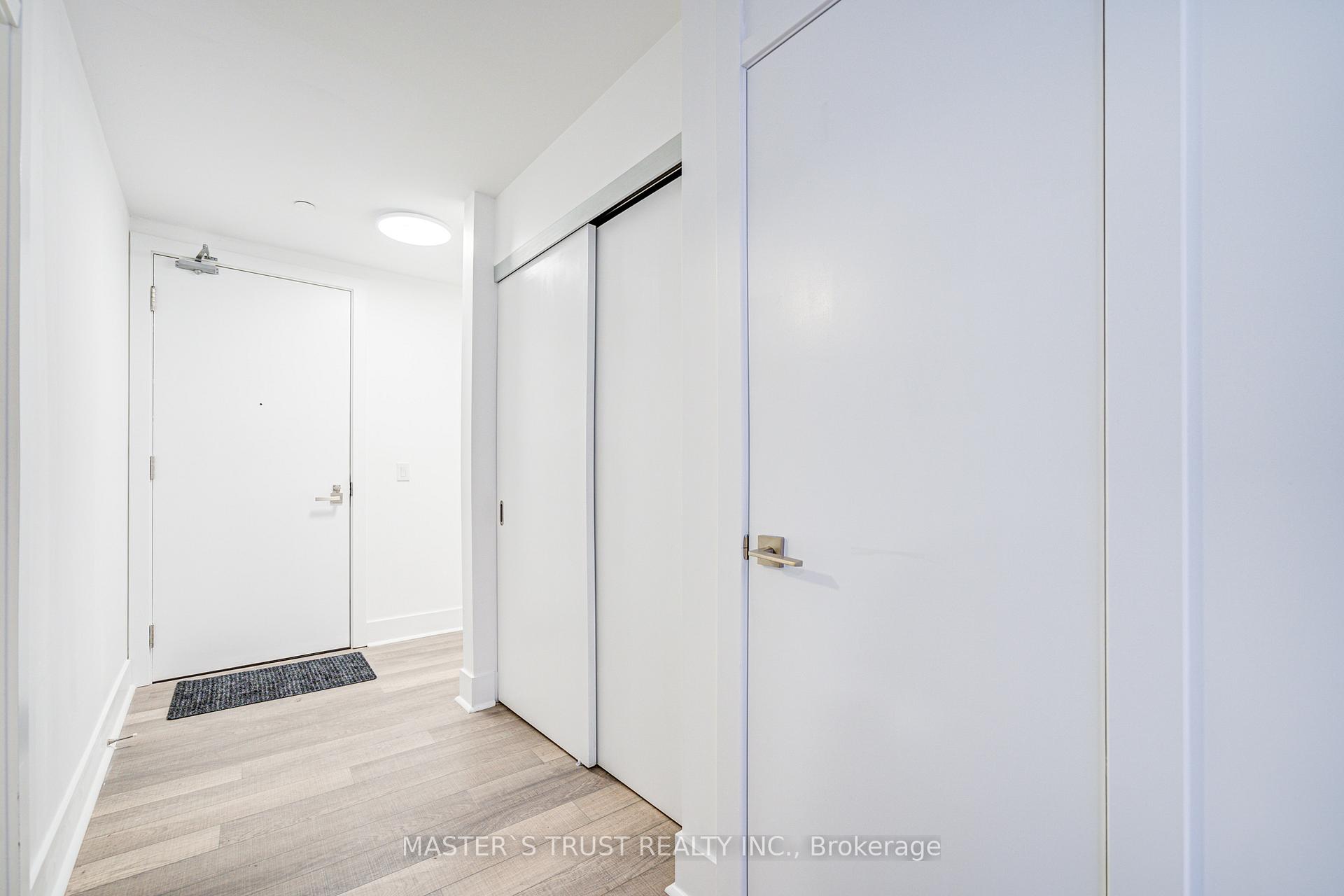 2 Bedrooms Condo at 32 Davenport, Toronto For sale
