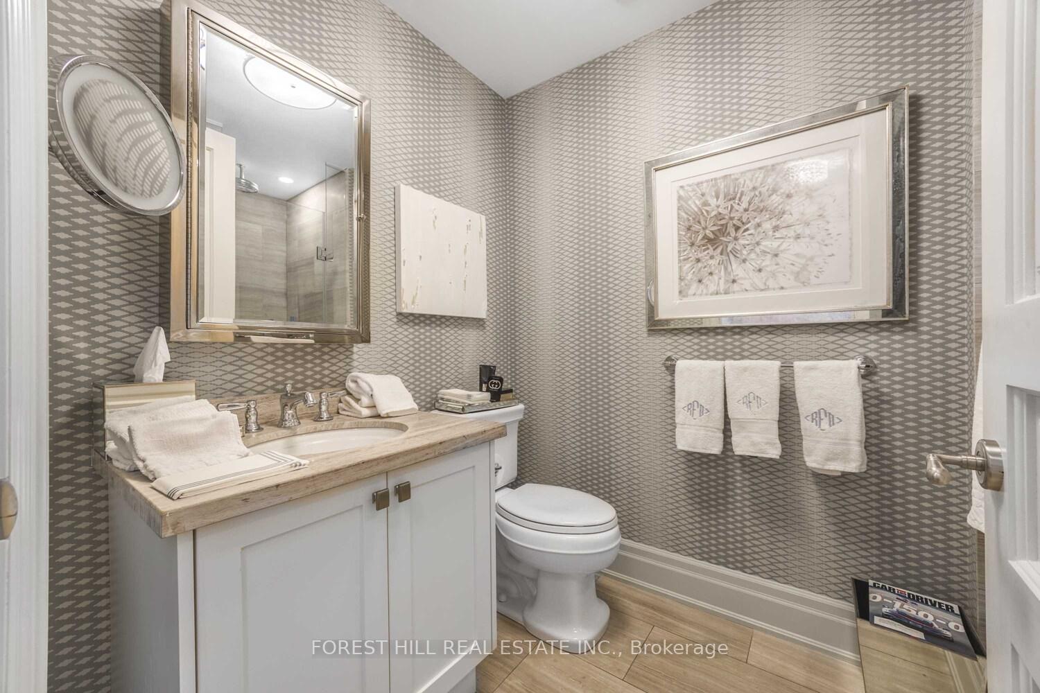 2 Bedrooms Condo at 155 St Clair, Toronto For sale
