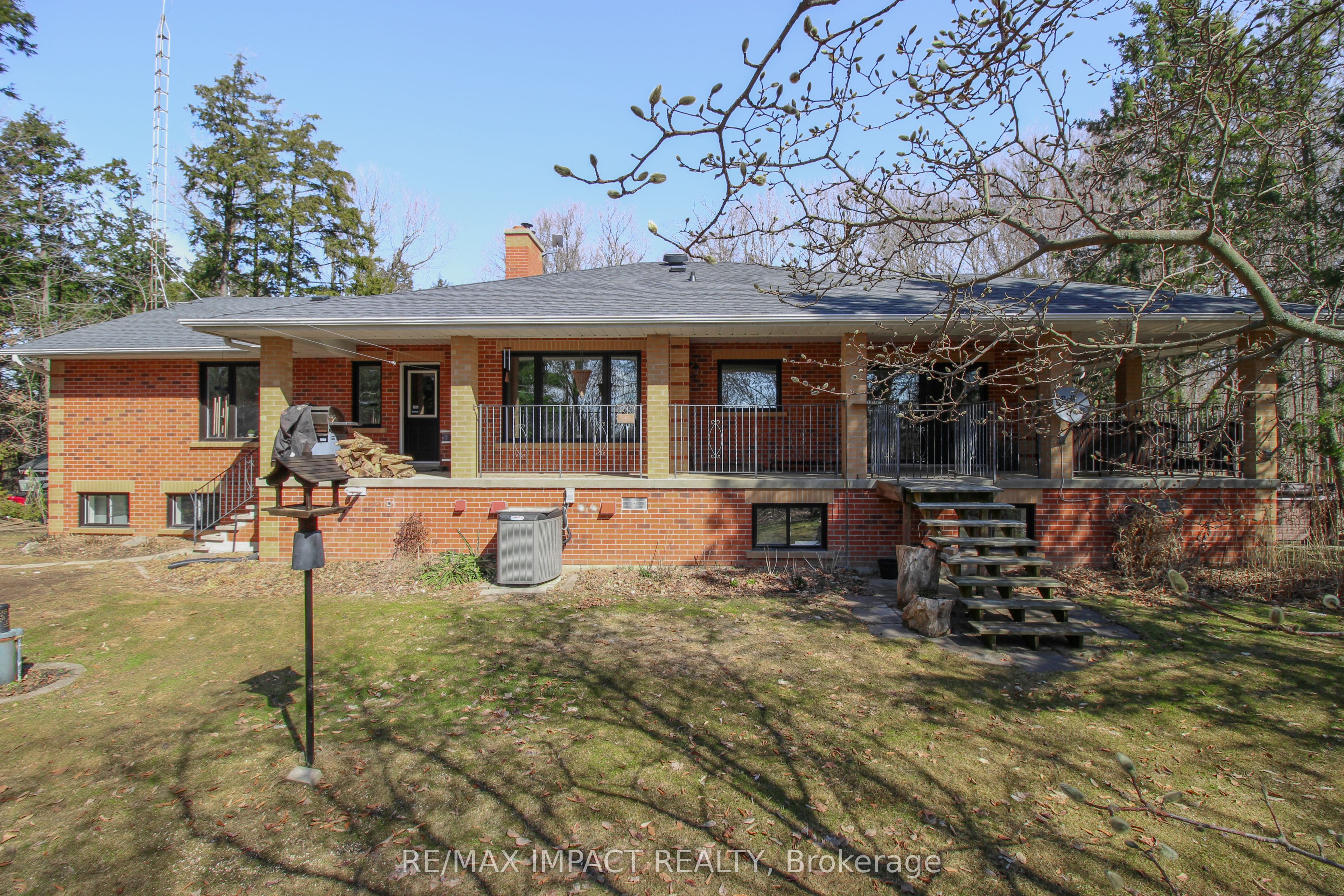 215 Raglan Road W