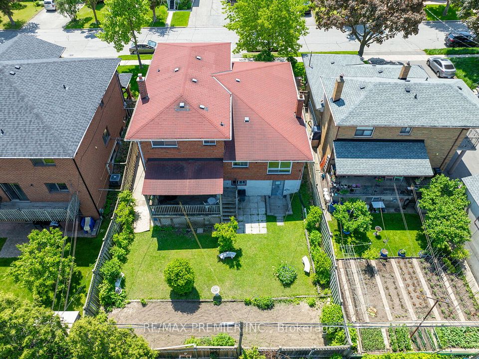 30 Lilac Avenue, Toronto, ON M9M 1G3