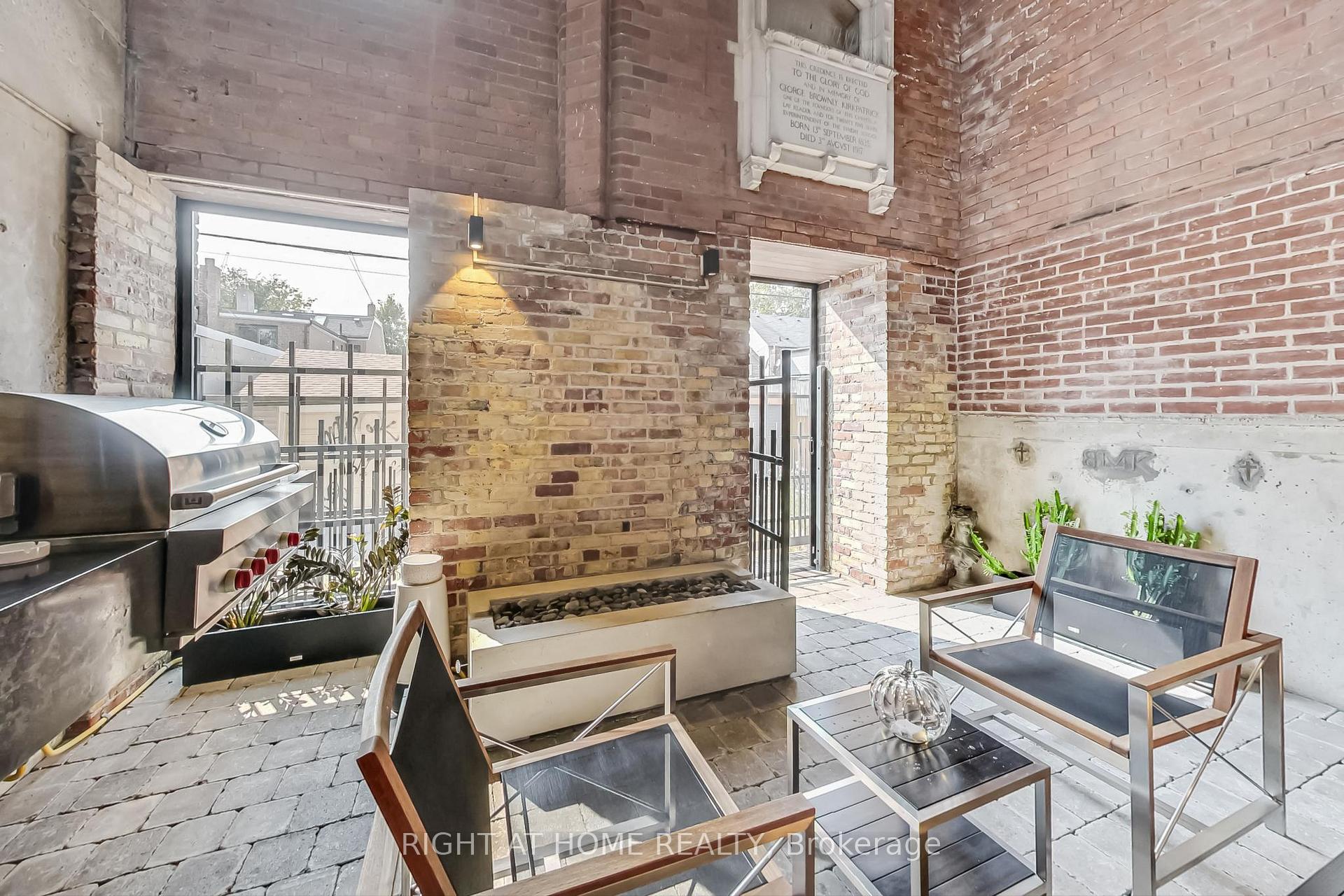 3 Bedrooms Condo at 40 Westmoreland, Toronto For sale