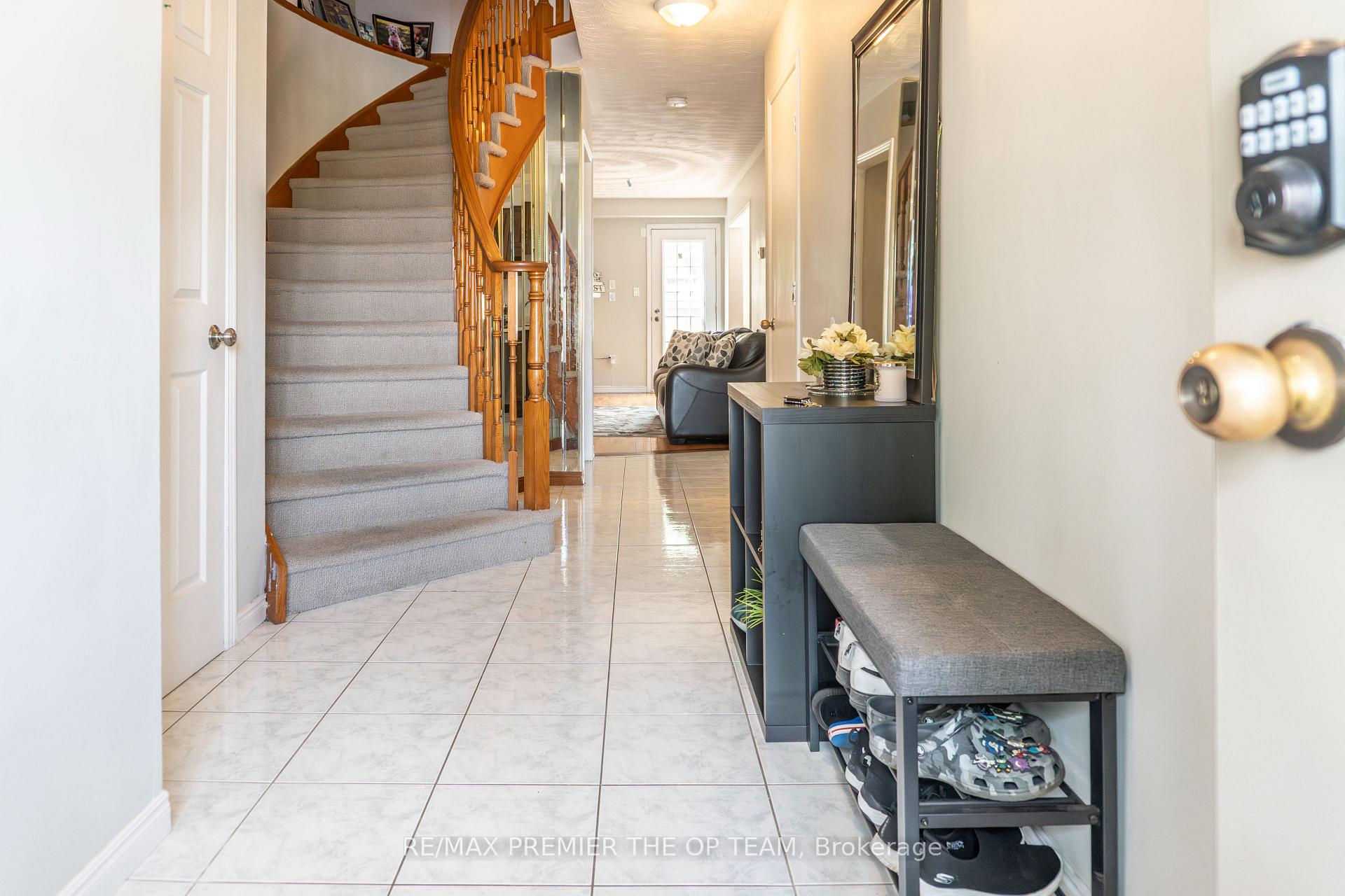 3 Bedrooms Condo at 255 Mount Albion, Hamilton For sale