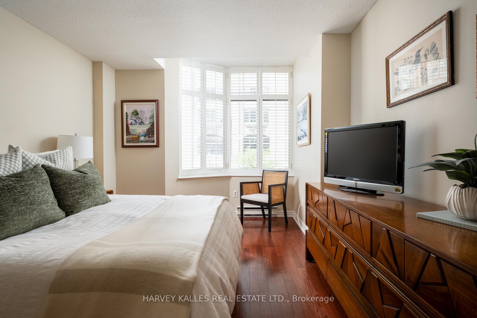 2 Bedrooms Condo at 135 George, Toronto For sale