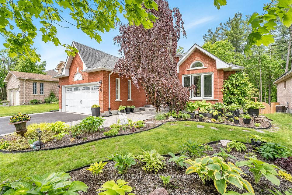 38 Summerset Drive, Barrie, ON L4N 9L7