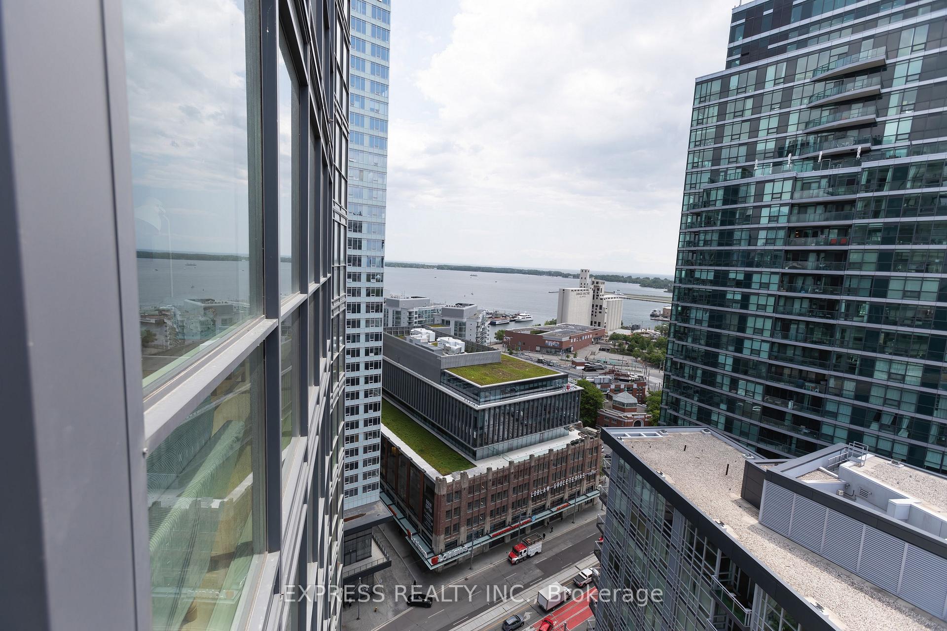 2 Bedrooms Condo at 20 Bruyeres, Toronto For sale