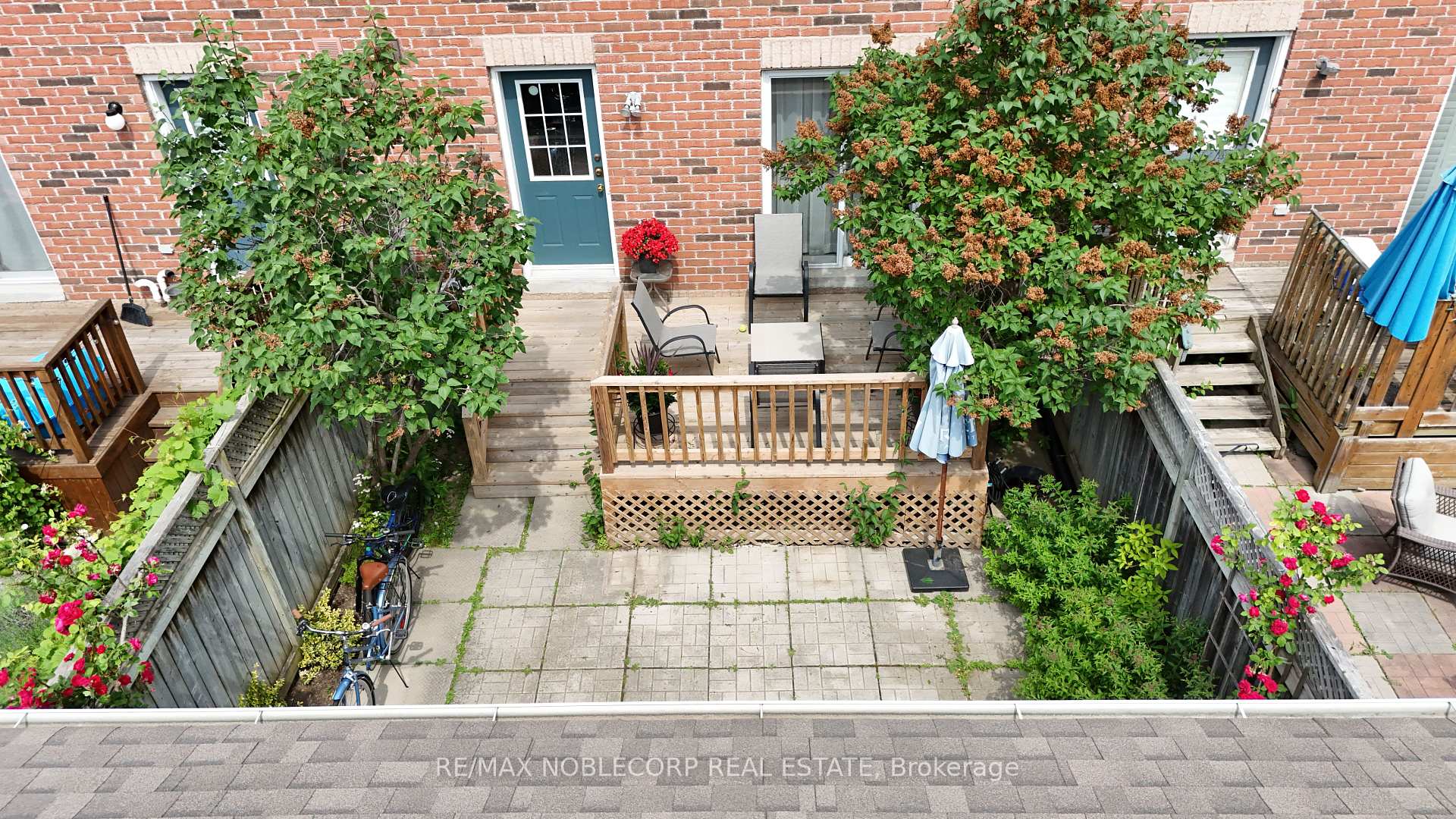 4 Bedrooms Condo at 17 Overlea, Toronto For sale