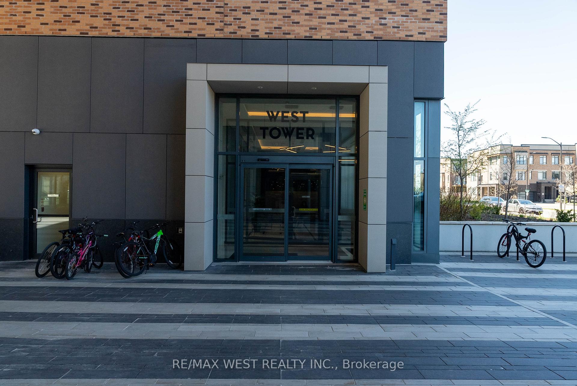 1 Bedroom Condo at 100 Eagle Rock, Vaughan For sale