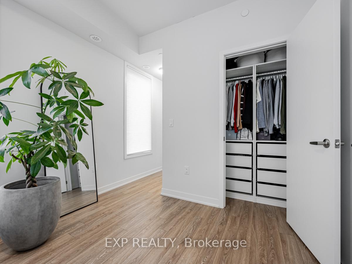 2 Bedrooms Condo at 3409 Ridgeway,  Mississauga For sale