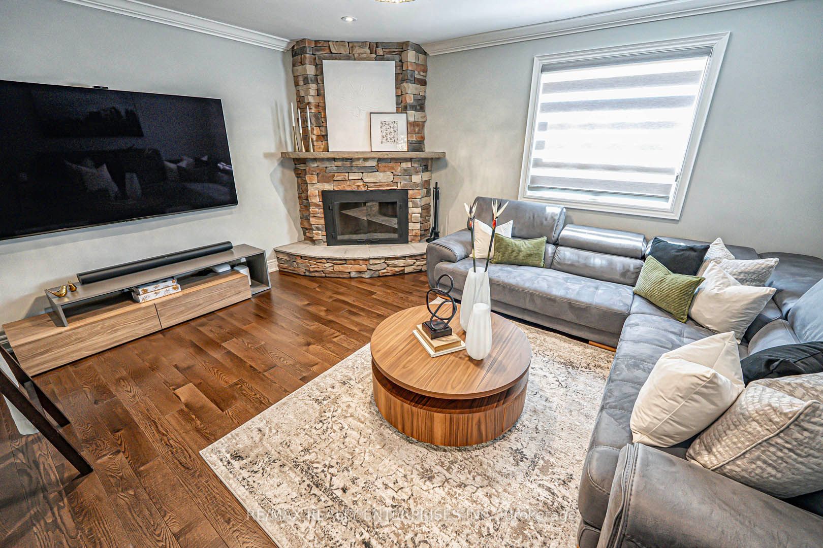 2344 Kenbarb Road, Mississauga, ON L5B 2E8