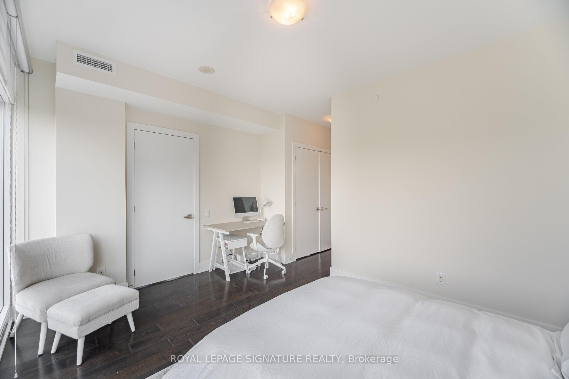 2 Bedrooms Condo at 170 Avenue, Toronto For sale