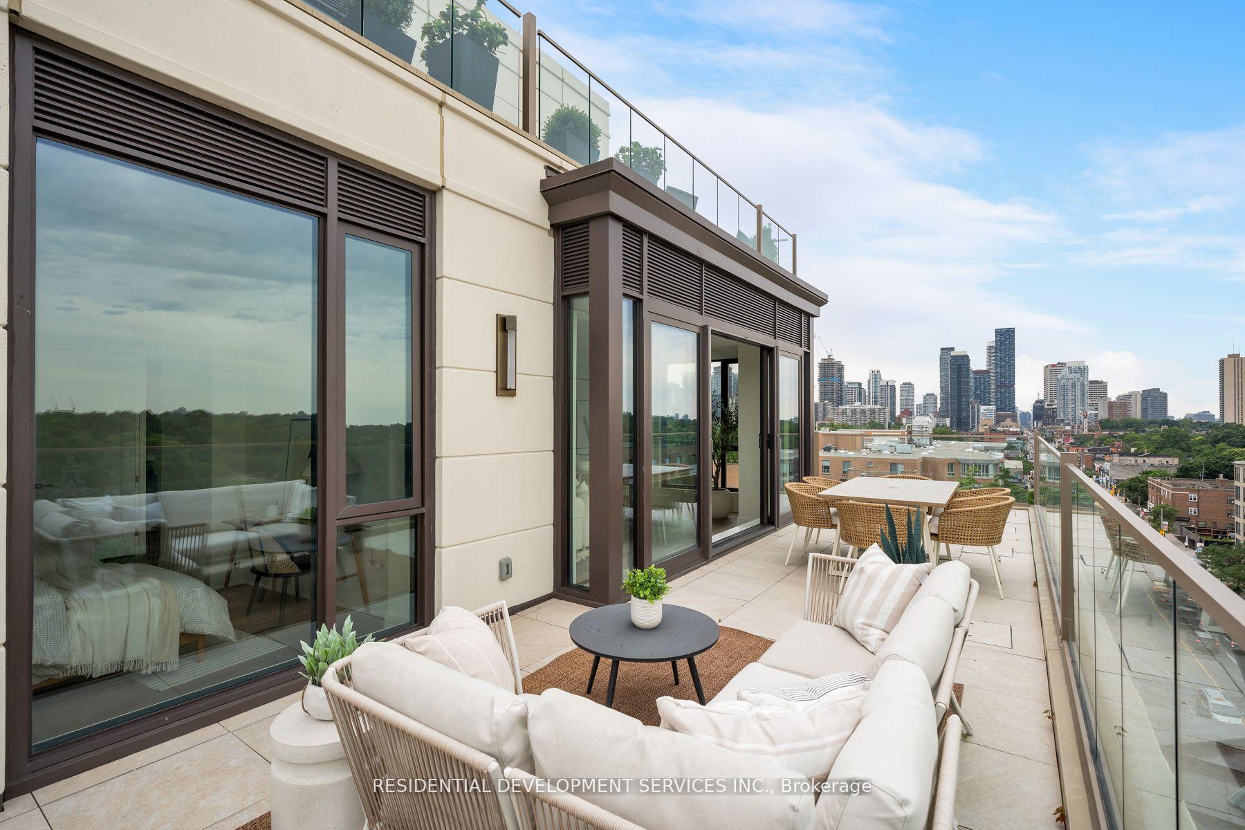 3 Bedrooms Condo at 1 Strathgowan,  Toronto For sale