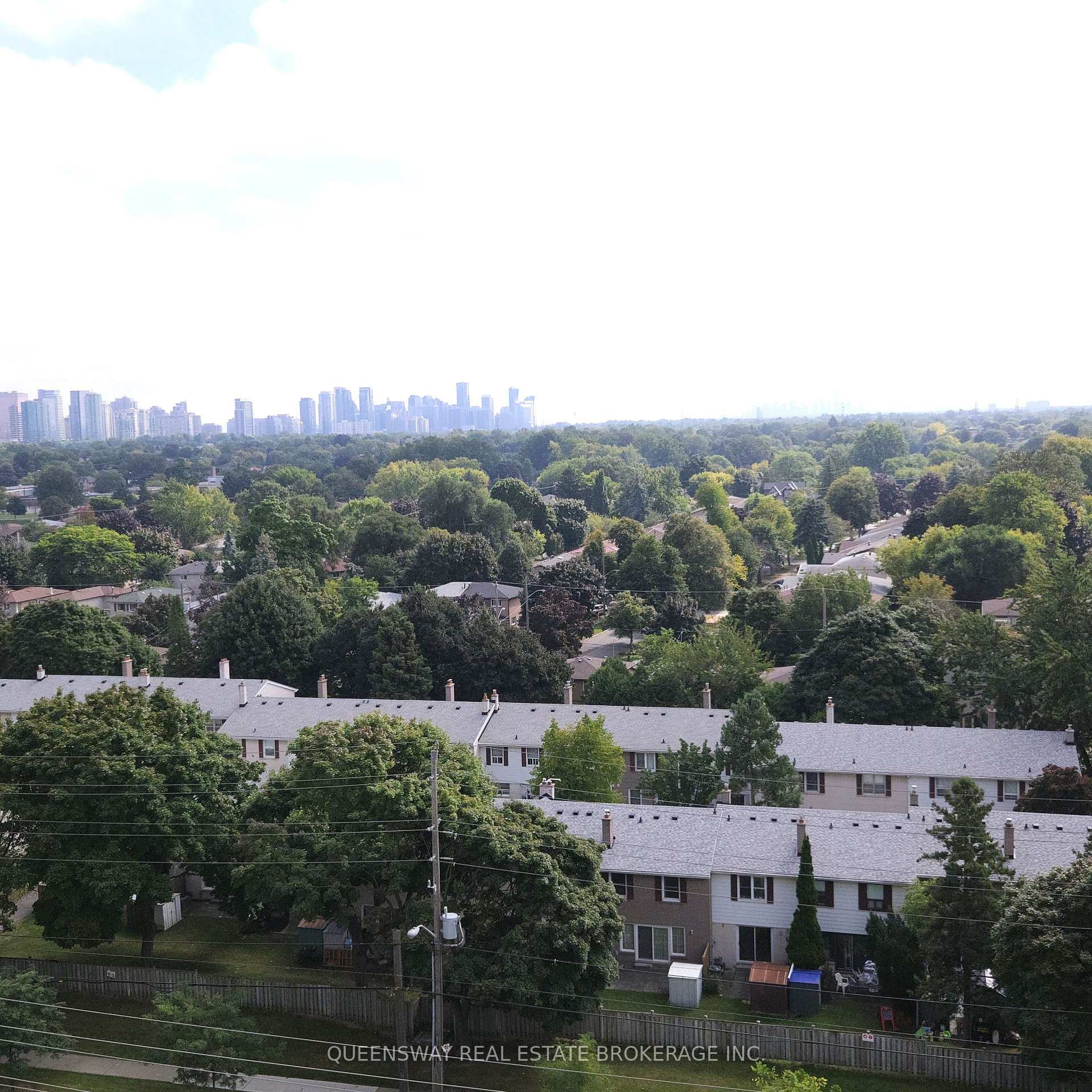 2 Bedrooms Condo at 1 Emerald, Vaughan For sale