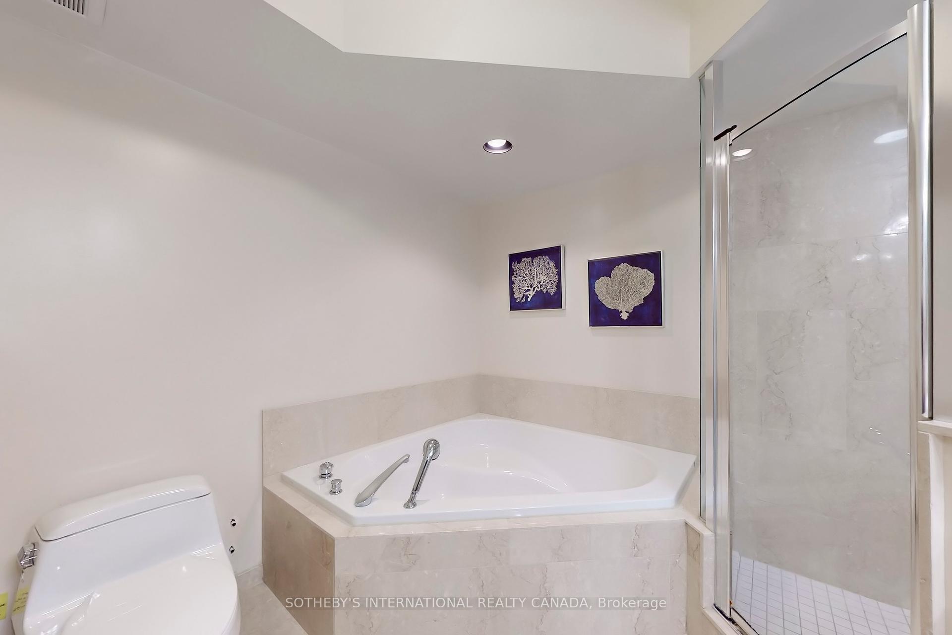 3 Bedrooms Condo at 89 Skymark, Toronto For sale