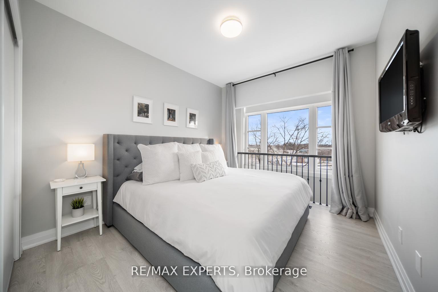 2 Bedrooms Condo at 8167 Kipling, Vaughan For sale