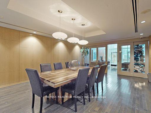 2 Bedrooms Condo at 225 Webb, Mississauga For sale