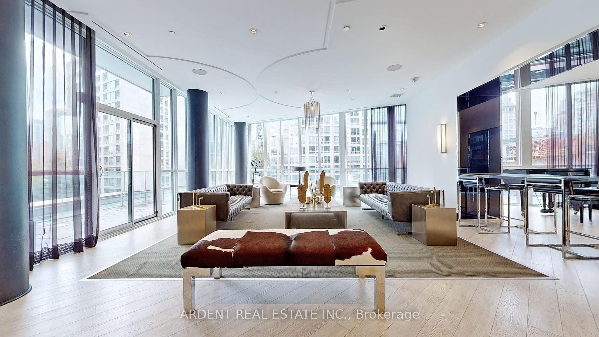 3 Bedrooms Condo at 32 Davenport,  Toronto For sale