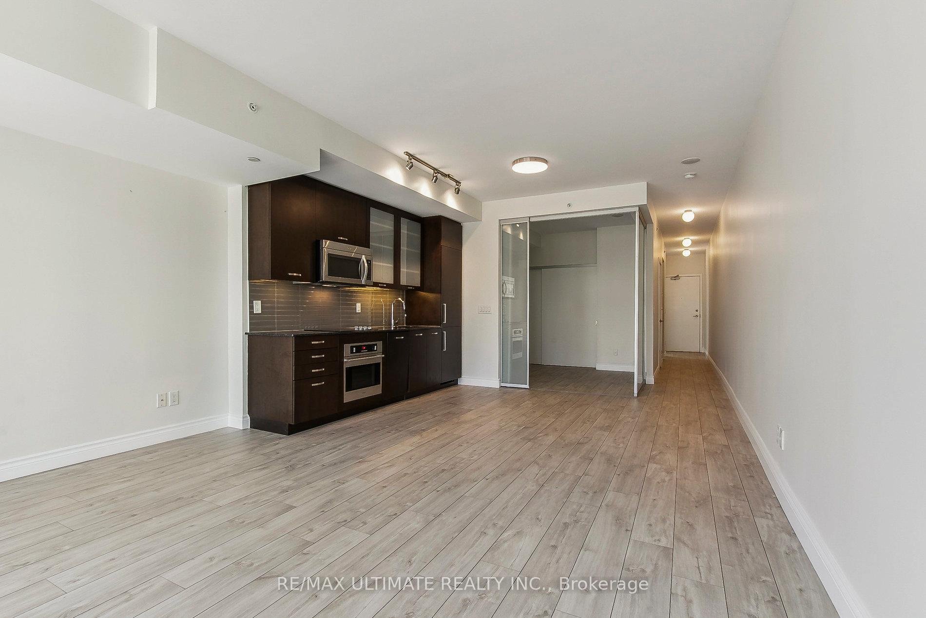 2 Bedrooms Condo at 210 Simcoe, Toronto For sale