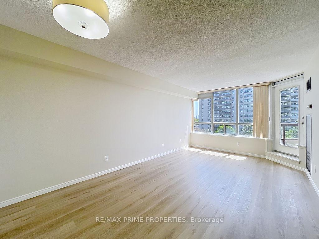 2 Bedrooms Condo at 91 Townsgate, Vaughan For sale