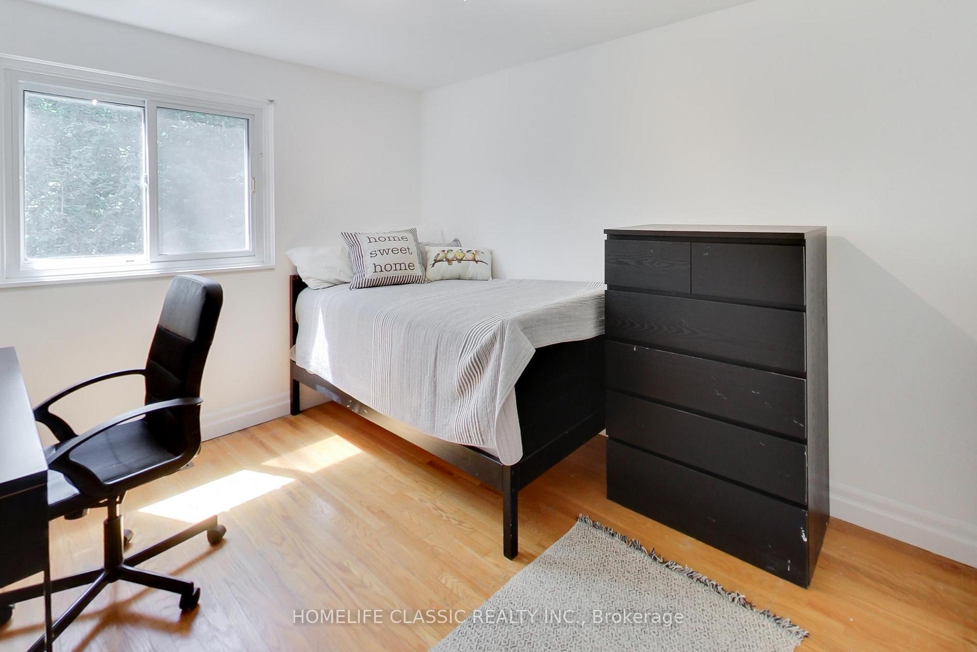 4 Bedrooms Condo at 108 Wild Briarway, Toronto For sale