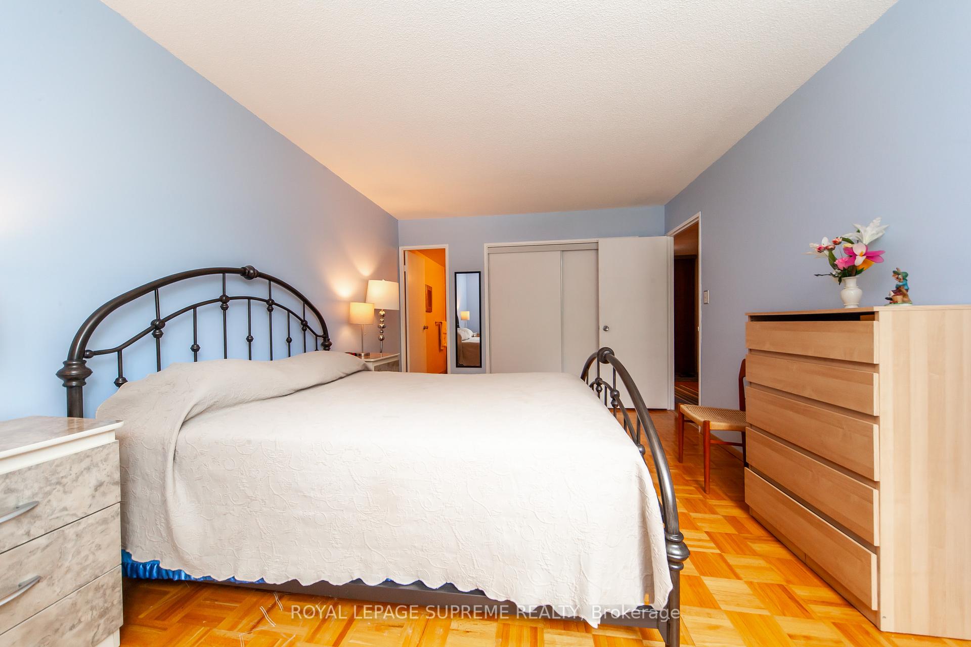 2 Bedrooms Condo at 270 Scarlett, Toronto For sale