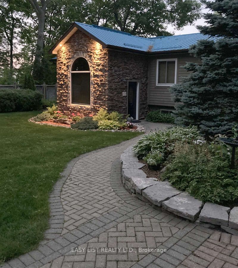 333 Prinyers Cove Crescent, Prince Edward County, ON K0K 2T0