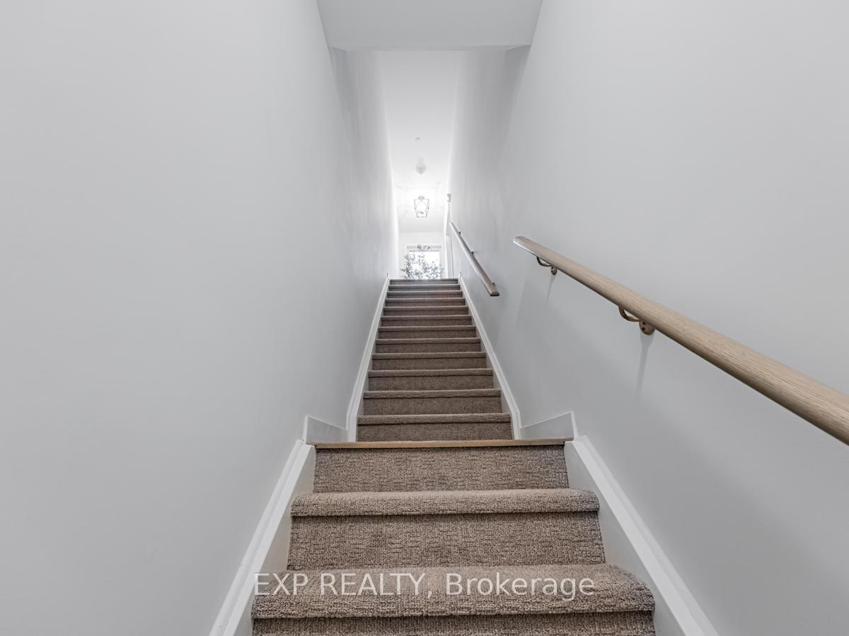 2 Bedrooms Condo at 3409 Ridgeway,  Mississauga For sale