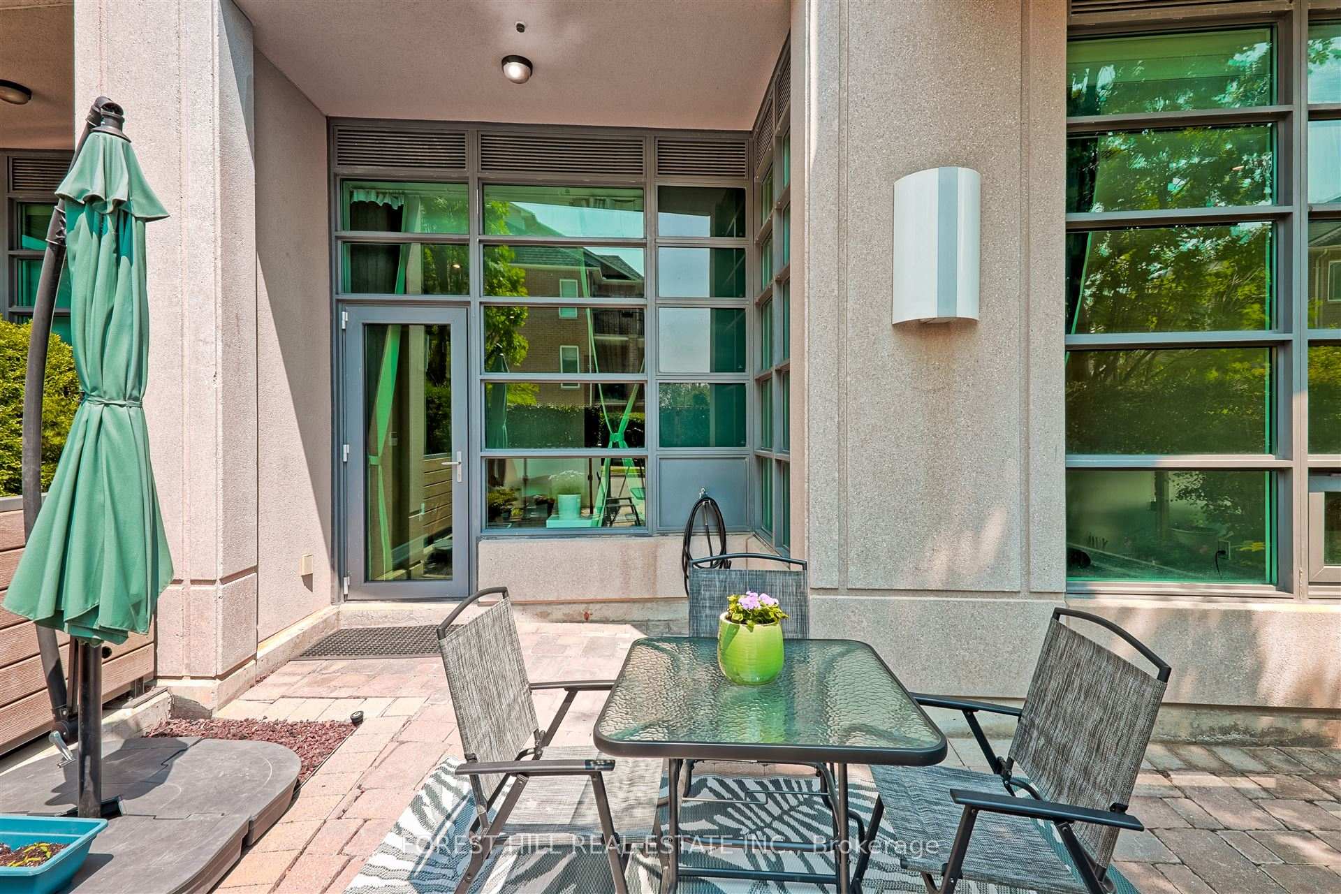 4 Bedrooms Condo at 35 Brian Peck, Toronto For sale