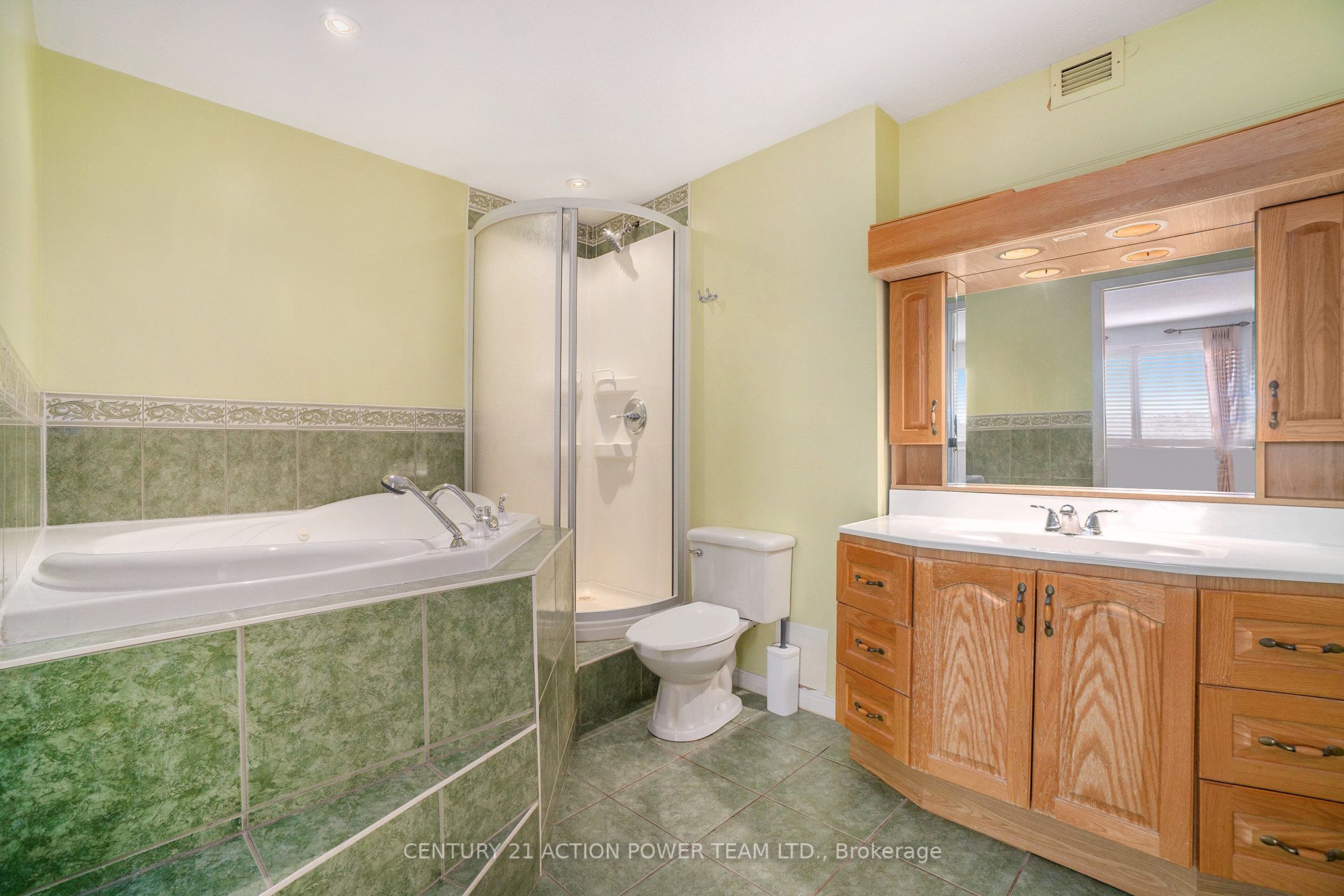 915 Elmsmere Road, #707