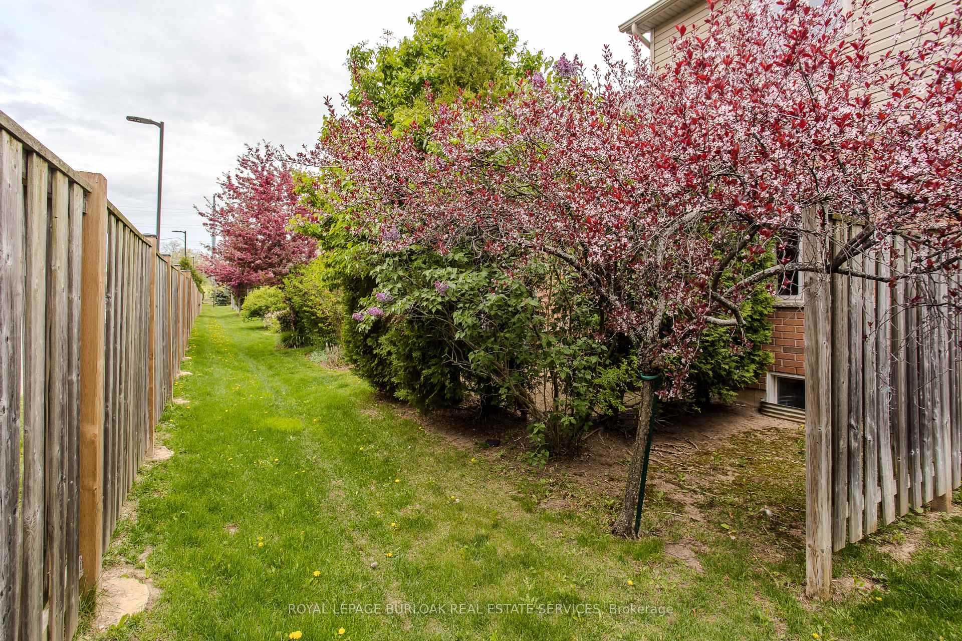 3 Bedrooms Condo at 2125 Itabashi, Burlington For sale