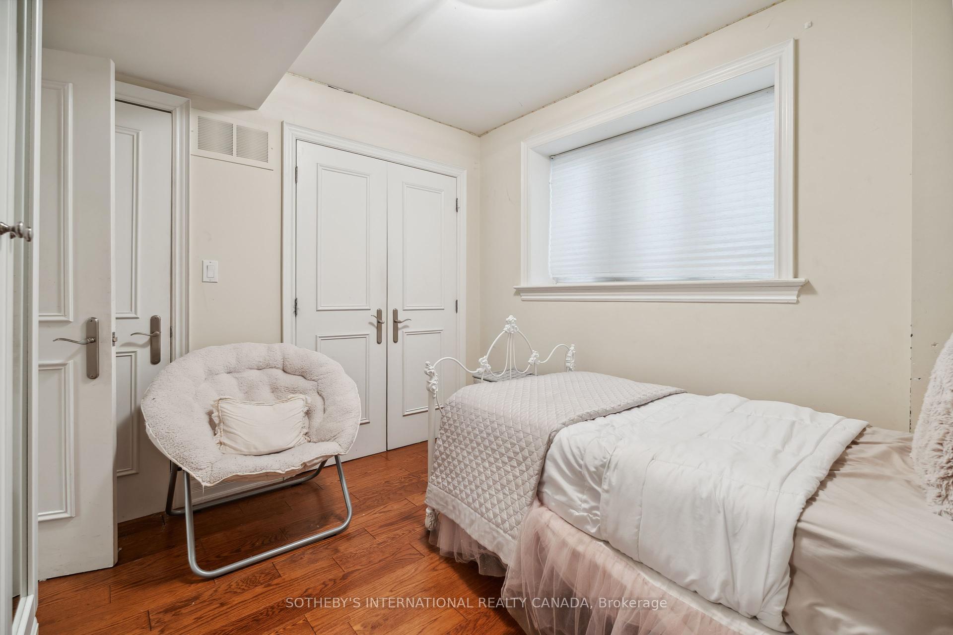 3 Bedrooms Condo at 16 Relmar, Toronto For sale