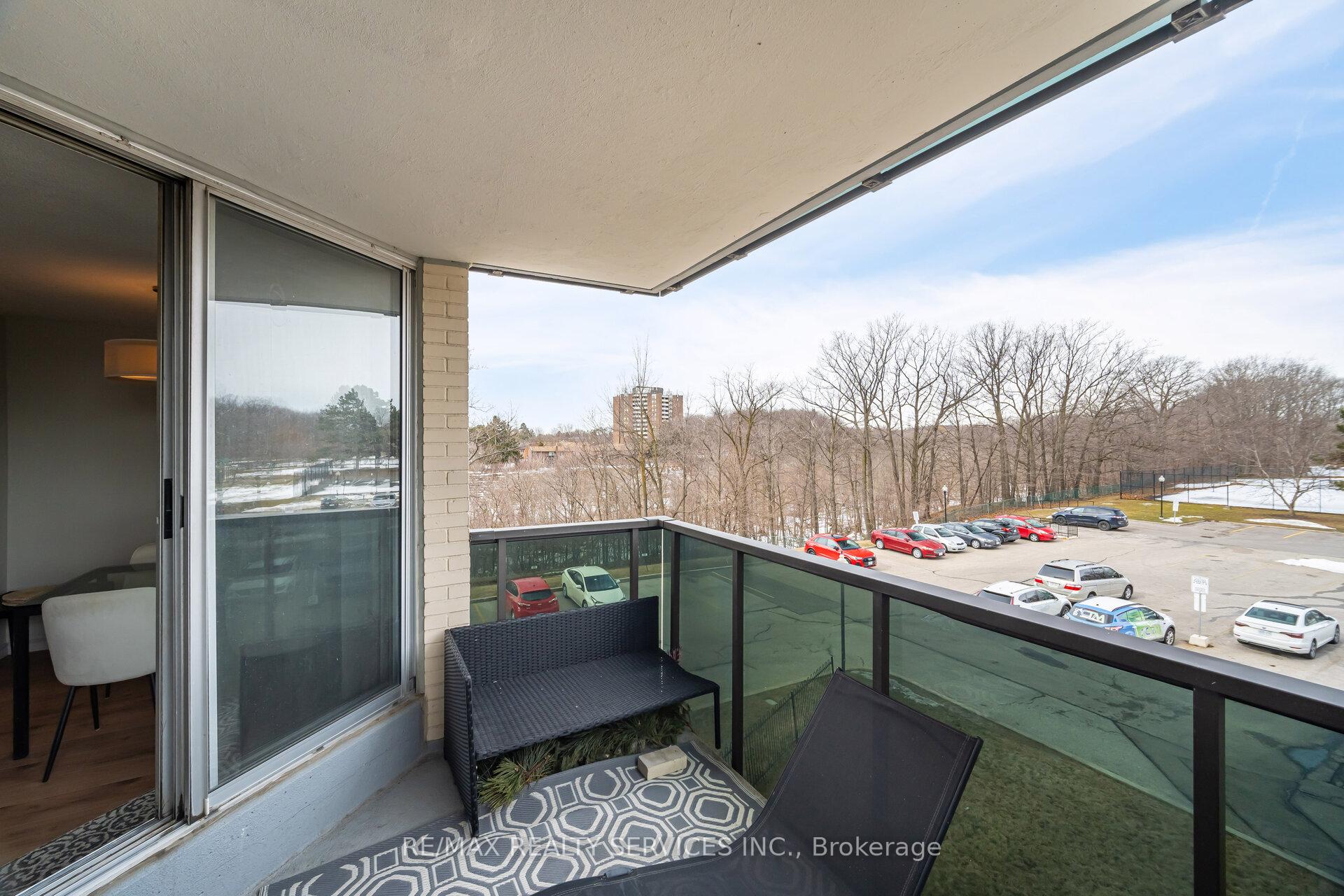 2 Bedrooms Condo at 420 Mill,  Toronto For sale