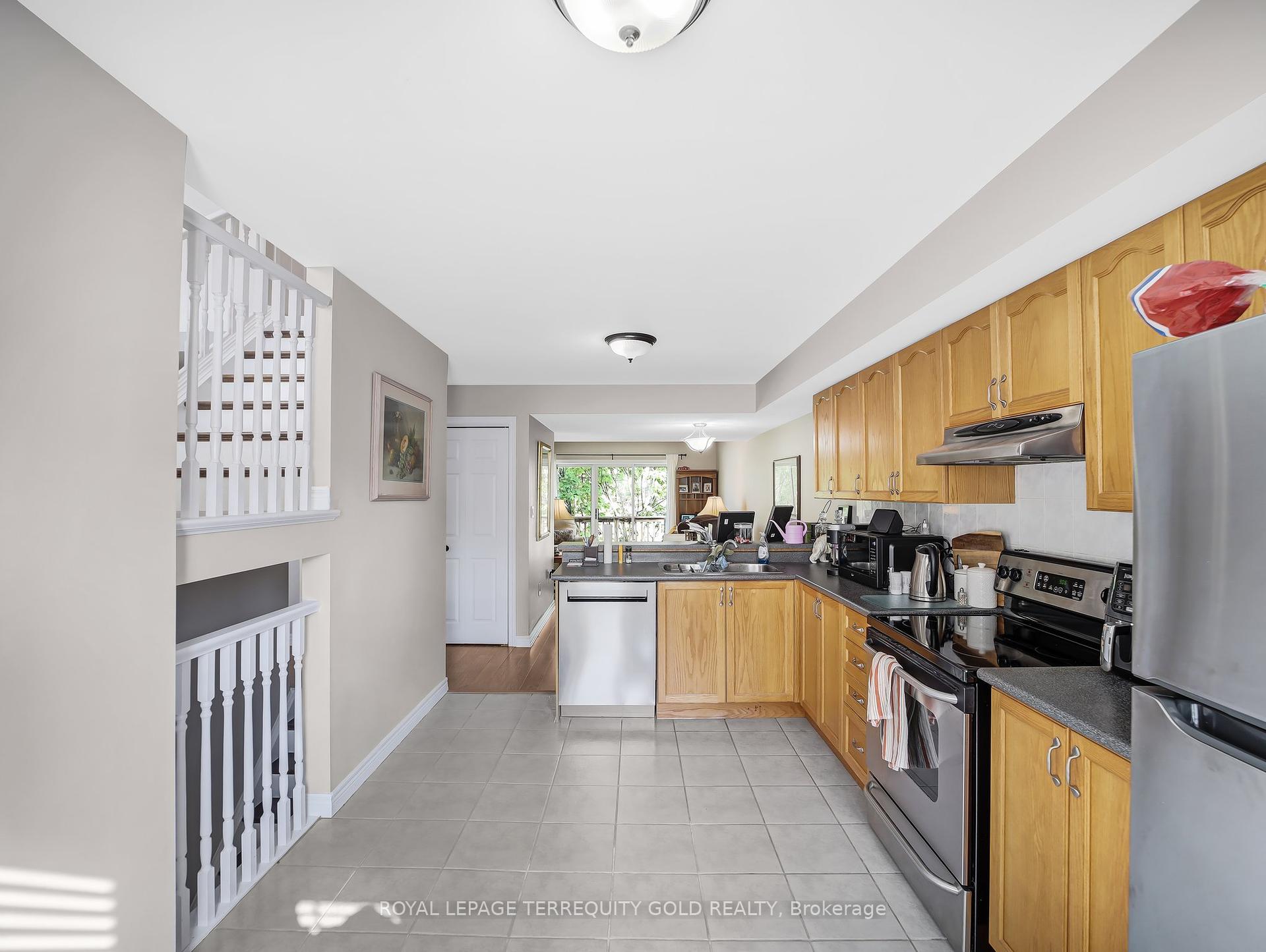 3 Bedrooms Condo at 4045 Upper Middle, Burlington For sale