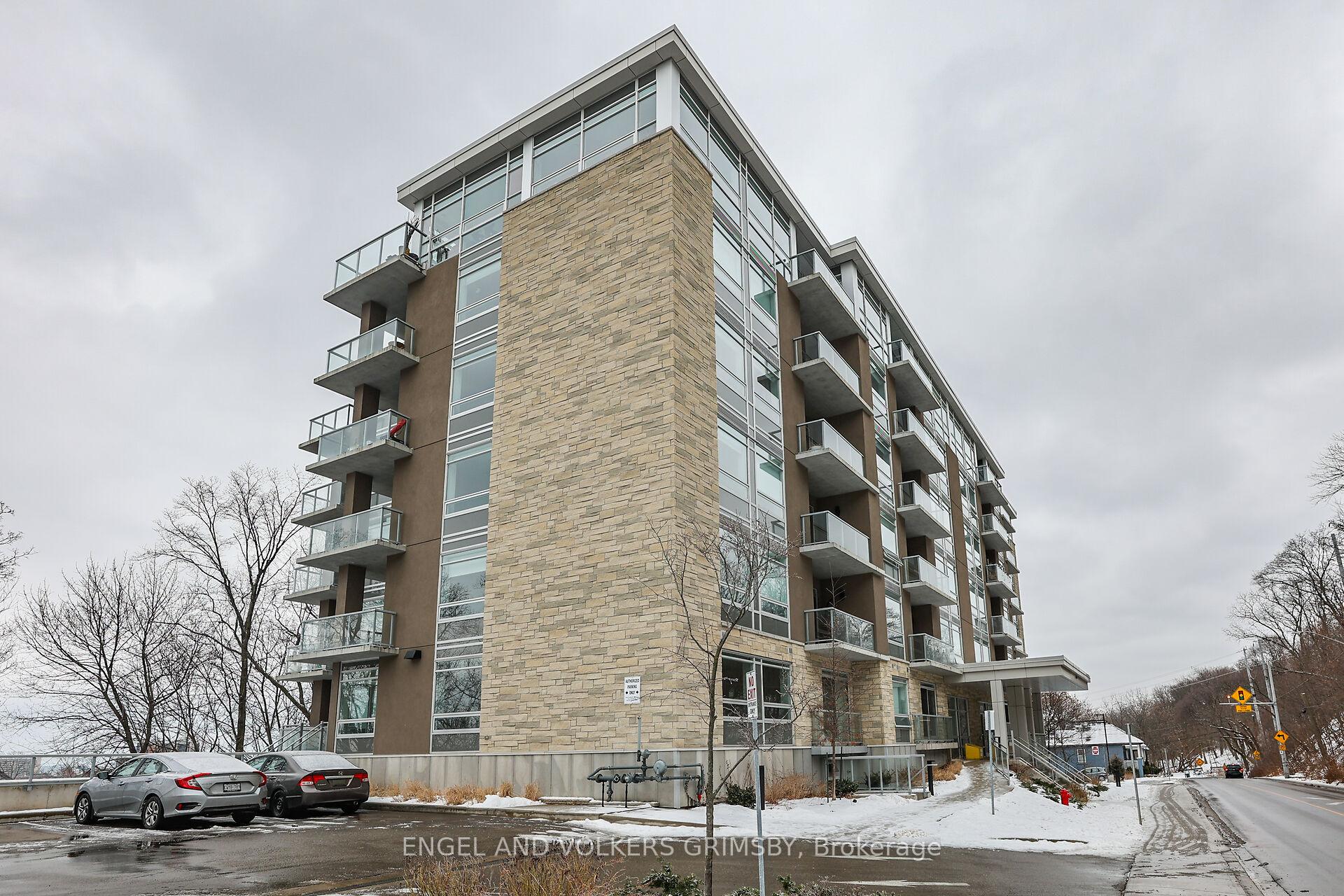 2 Bedrooms Condo at 479 Charlton,  Hamilton For sale