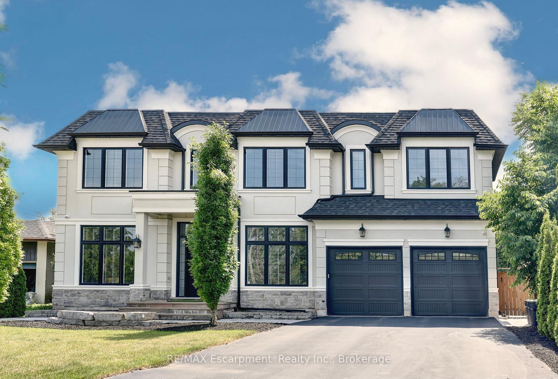 402 Tennyson Drive, Oakville, ON L6L 3Z1