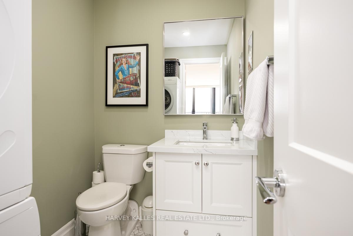 3 Bedrooms Condo at 33 Harbour, Toronto For sale
