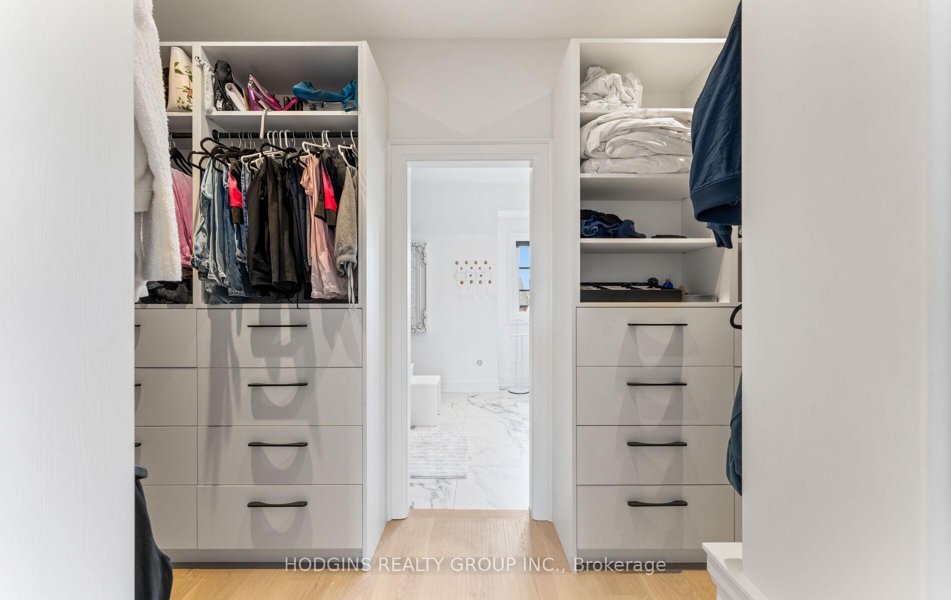 4 Bedrooms Condo at 10 Lunar, Mississauga For sale