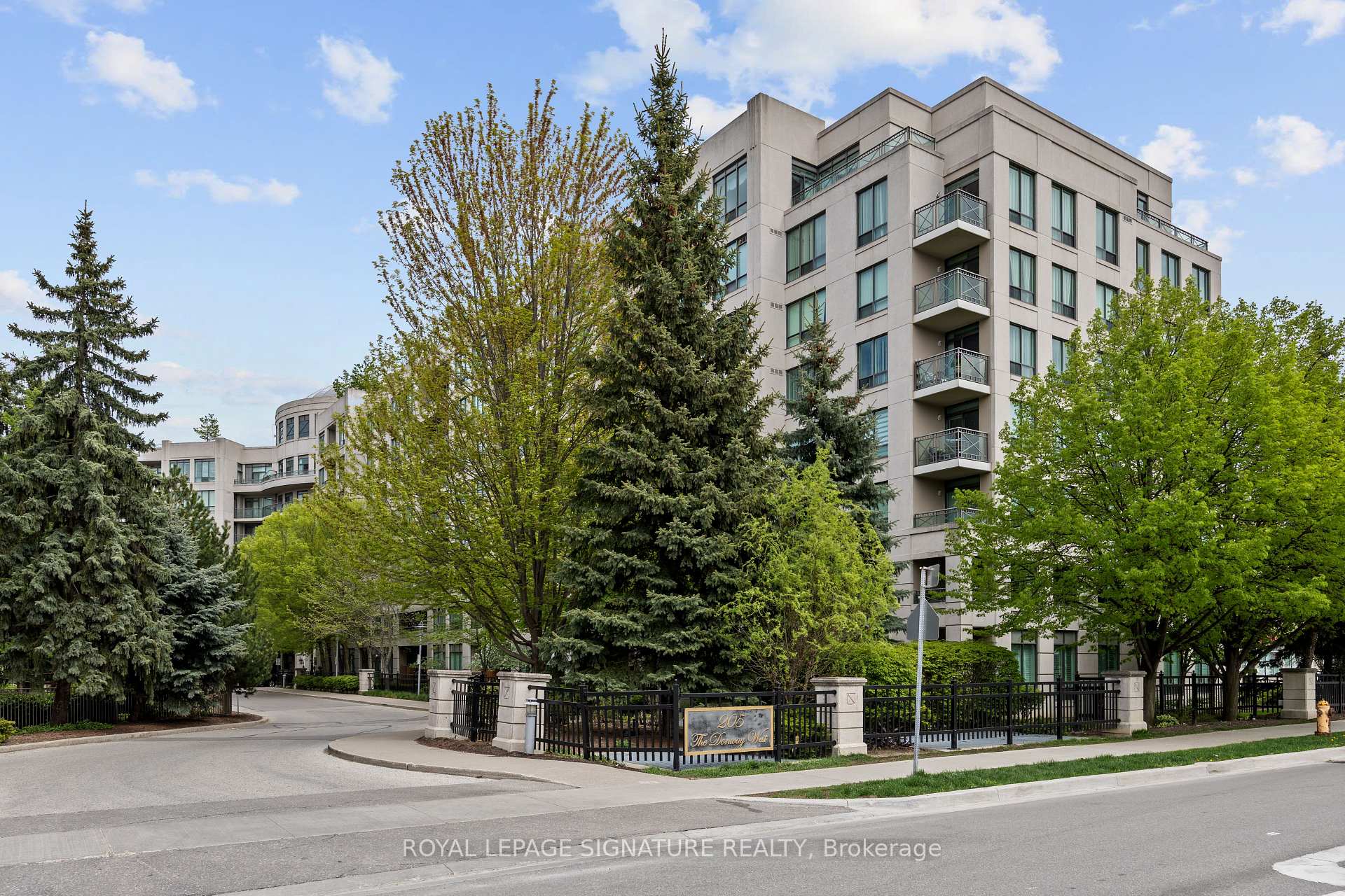 2 Bedrooms Condo at 205 The Donway, Toronto For sale