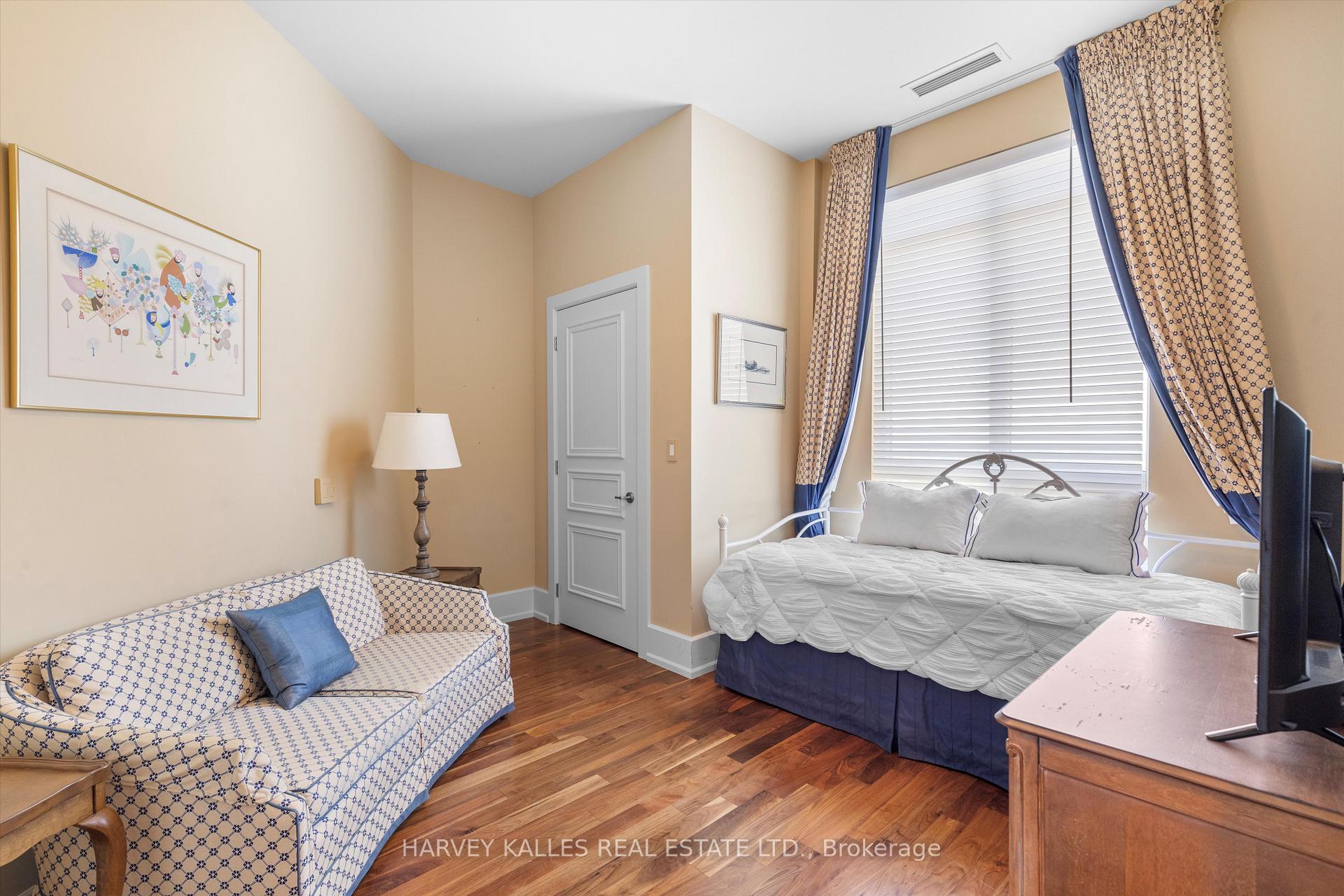 3 Bedrooms Condo at 662 Sheppard, Toronto For sale