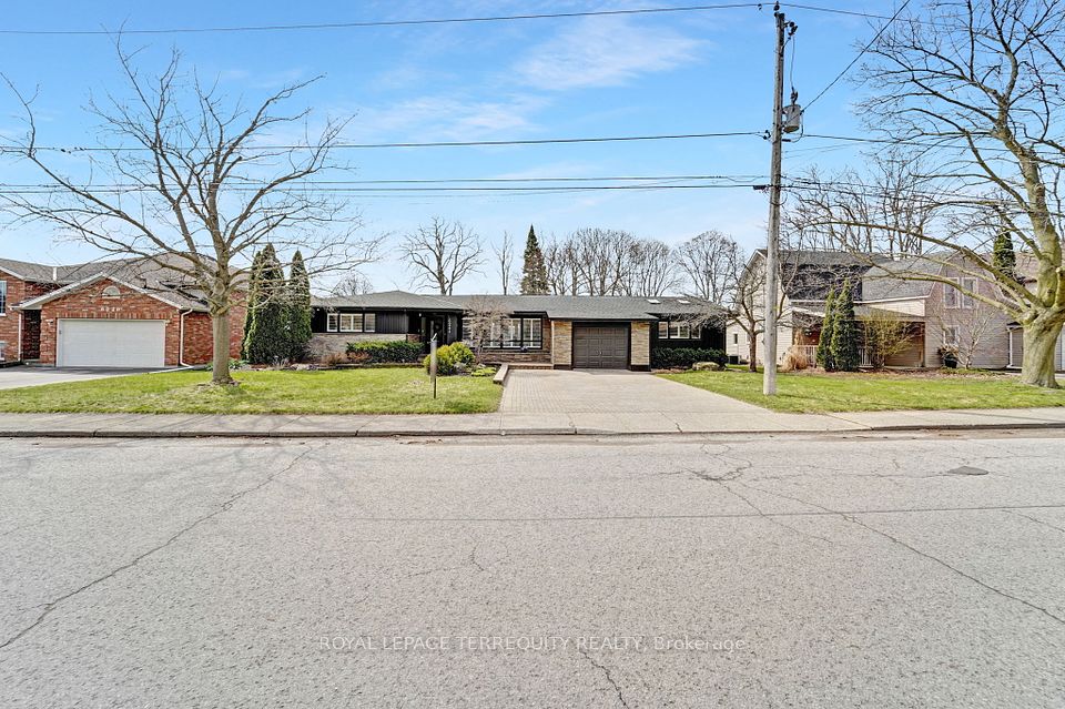 6244 Russell Street, Niagara Falls, ON L2J 1P1