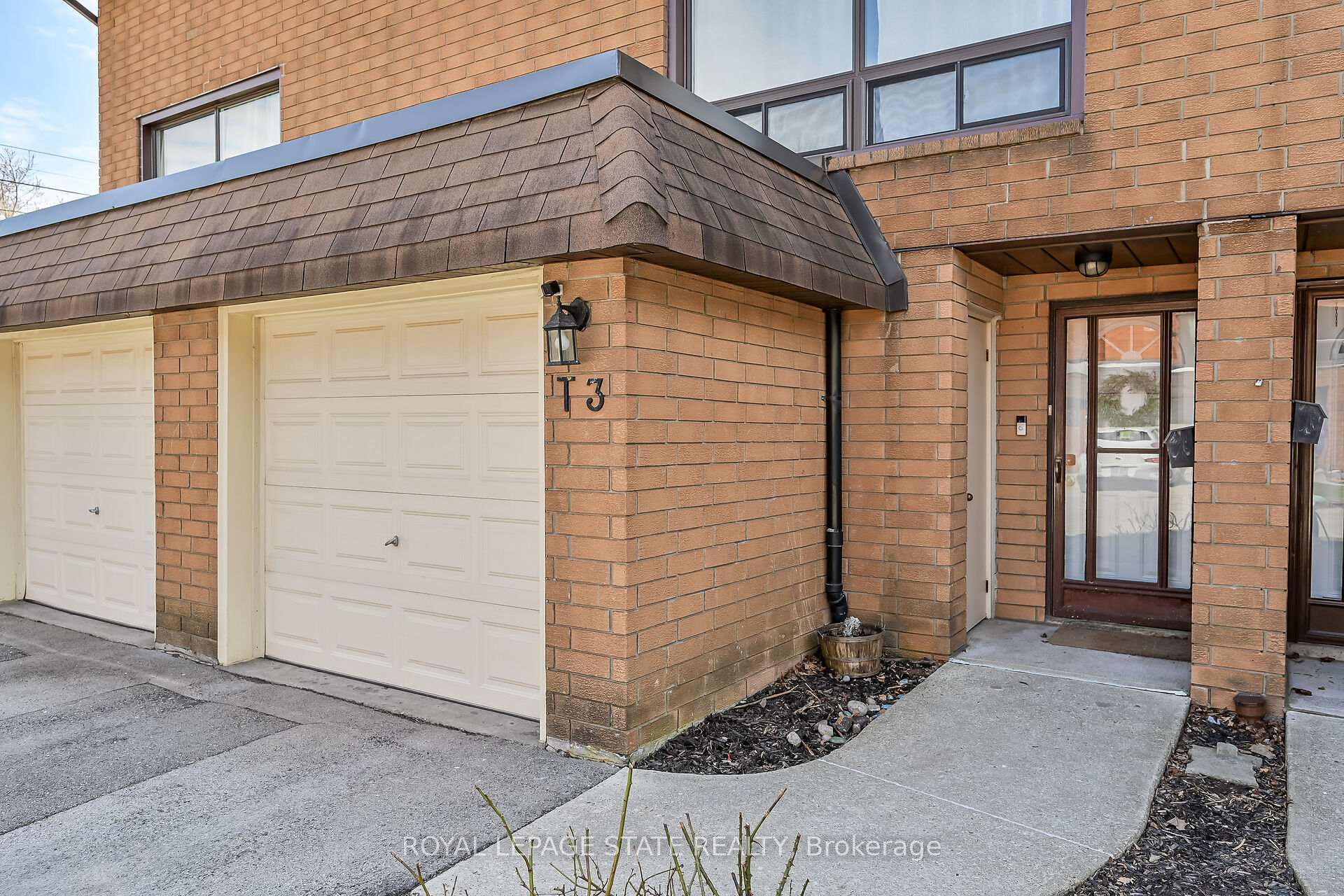 3 Bedrooms Condo at 444 Stone Church, Hamilton For sale